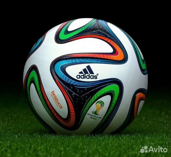 Футбольный мяч adidas brazuca