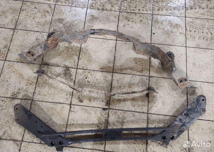 Кронштейн подрамника Infiniti FX35 FX45 s50