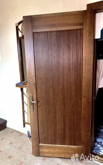 Дверь межкомнатная из массива дерева