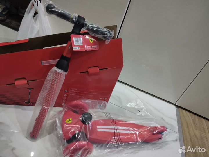 Самокат детский трехколесный ferrari новый