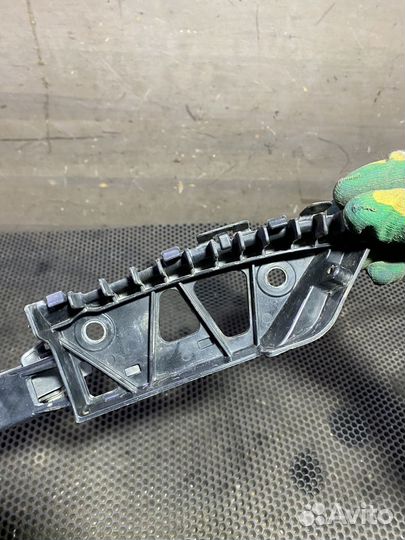 Кронштейн фары бампера левый Volkswagen Polo 5