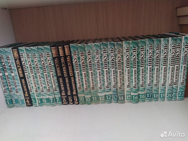 Книги с/с Конецкий, Войнович, Ж. Верн, А. Казанцев