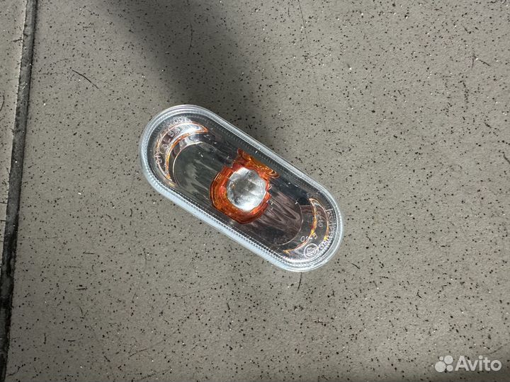 Повторитель поворотов в крыло Caravelle 2008