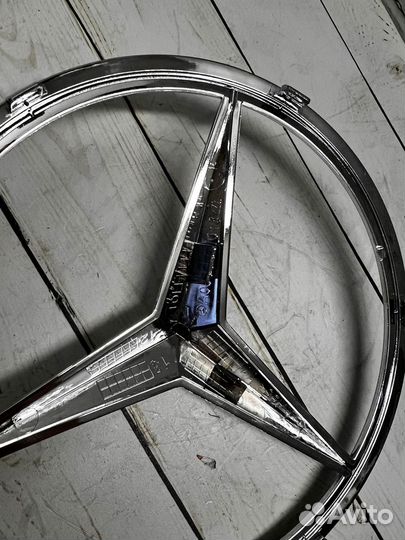 Эмблема решётки радиатора Mercedes A0008171016