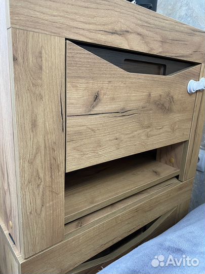 Тумбочка прикроватная