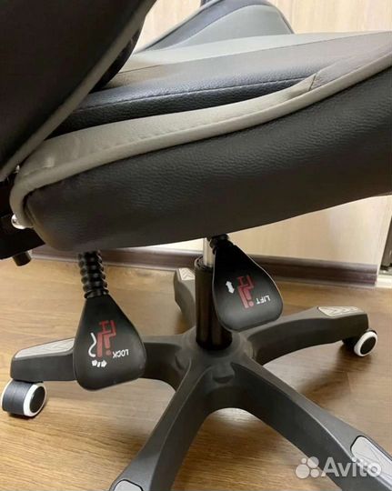 Компьютерное игровое кресло новое