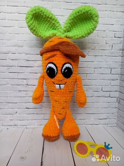 Зайчик - морковка вязаная игрушка зайка