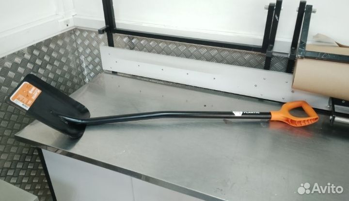 Лопата совковая Fiskars Plantic