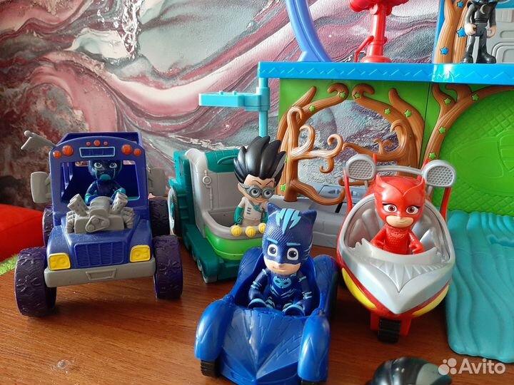 Герои в масках:база,машинки,герои