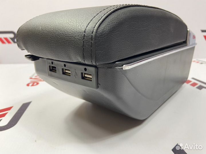 Бардачок подлокотник Honda Fit 2002-2007 г R742