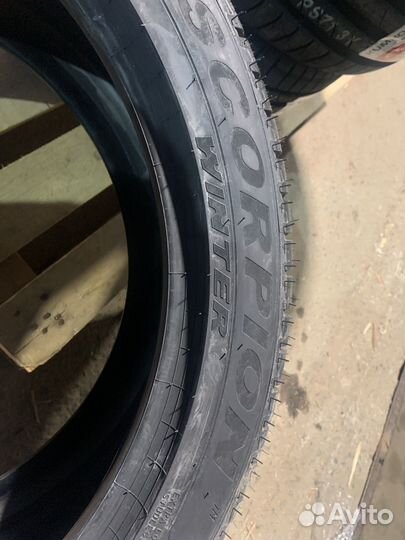 Pirelli Scorpion Winter RFT 315/35 R22 111V