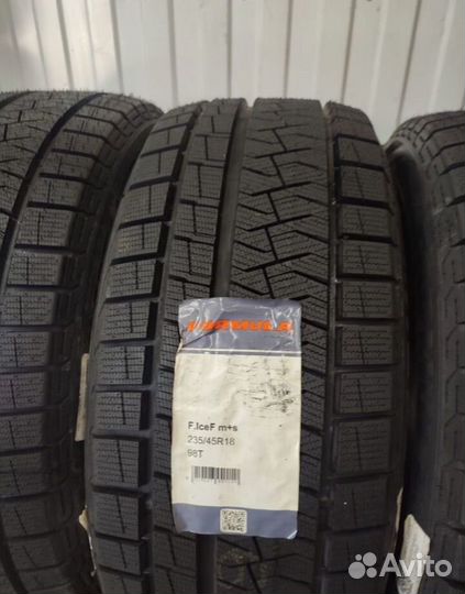 Pirelli Formula Ice FR 235/45 R18 98T