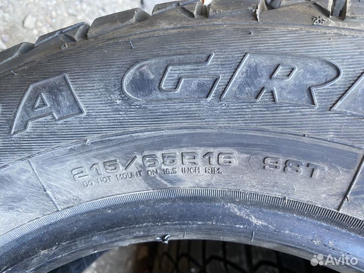 Goodyear Ultragrip 600 215/65 R16 98T