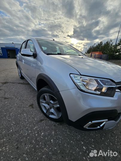 Renault Logan Stepway 1.6 МТ, 2019, 112 000 км