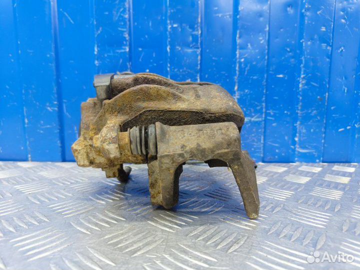 Суппорт передний левый Mercedes-Benz C-Class W202