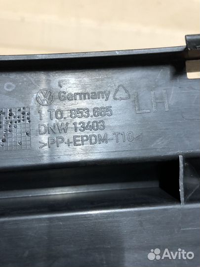 VW Touran Решетка в передний баспер левая