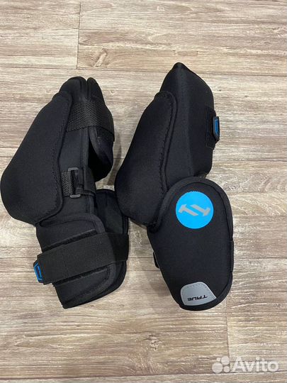 Налокотники хоккейные true