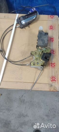 Замок двери с ручкой от Subaru forester sg5 левый