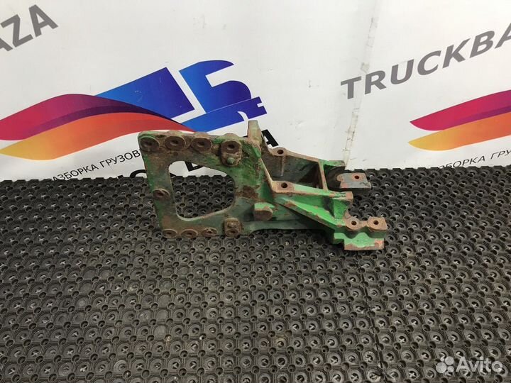 1369517 Кронштейн передней рессоры левый Daf CF