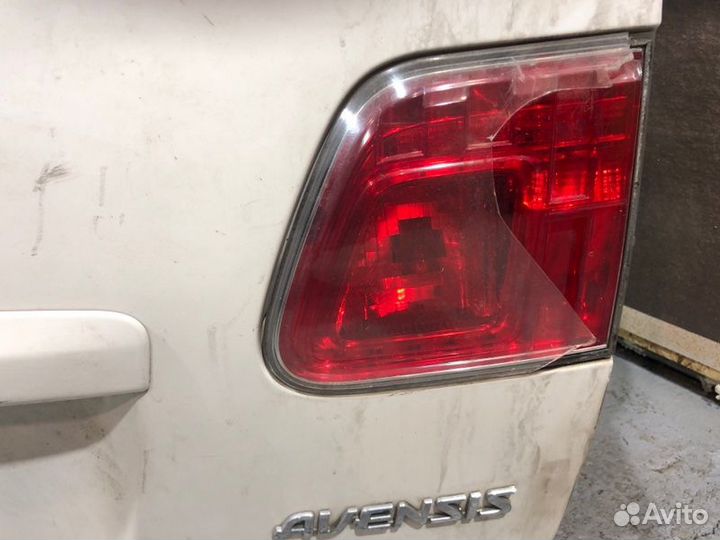 Крышка дверь багажника Toyota Avensis 3 T27