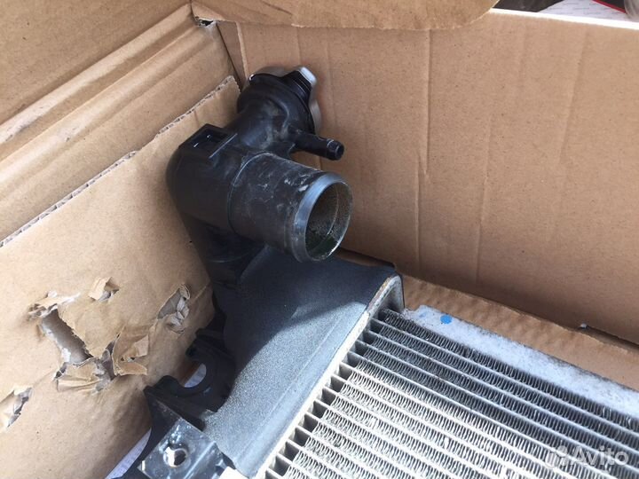 Радиатор Митсубиси Л200 основной