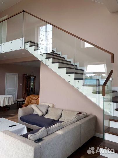 Ограждение для лестницы из стекла