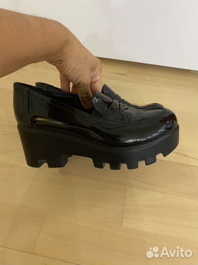 Лоферы женские 38