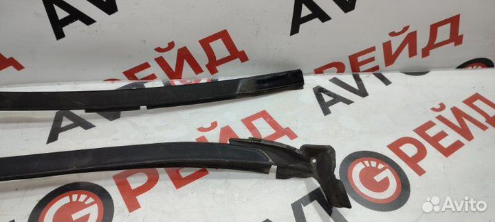 Молдинг лобового стекла Mitsubishi Airtrek CU5W