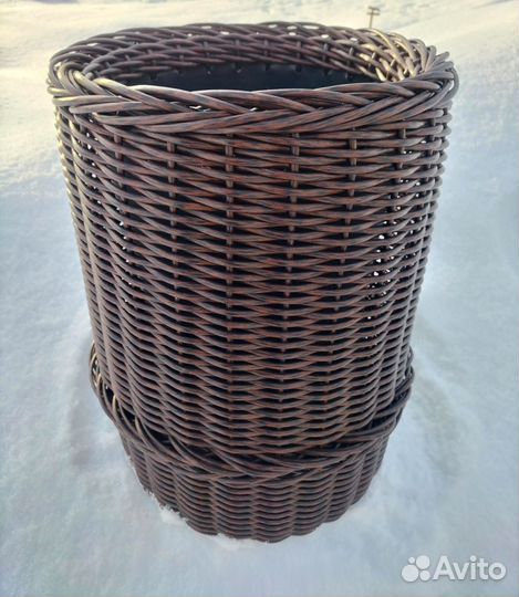 Кашпо из искусственного ротанга