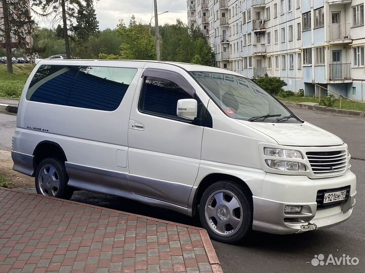 Nissan elgrand