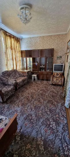 2-к. квартира, 42 м², 3/3 эт.