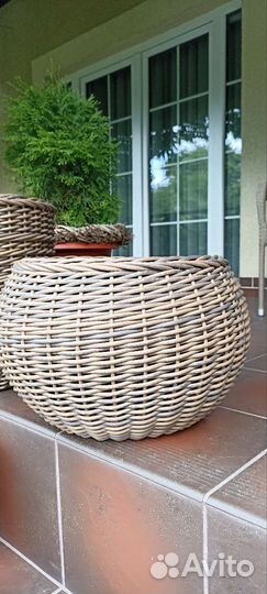 Кашпо из искусственного ротанга