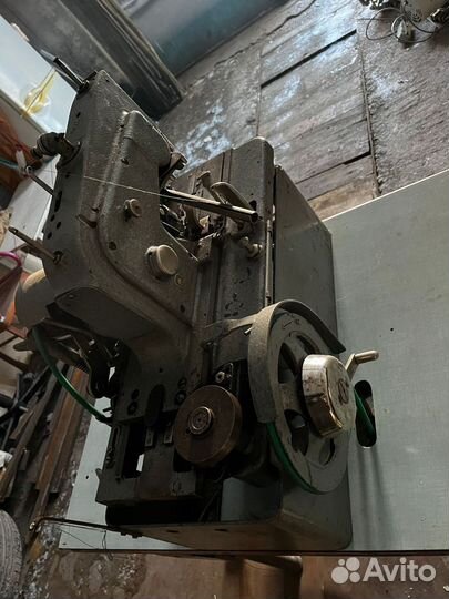 Петельная швейная машина