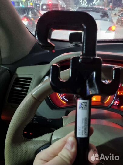 Буксировочный крюк на jeep grand Cherokee wk2