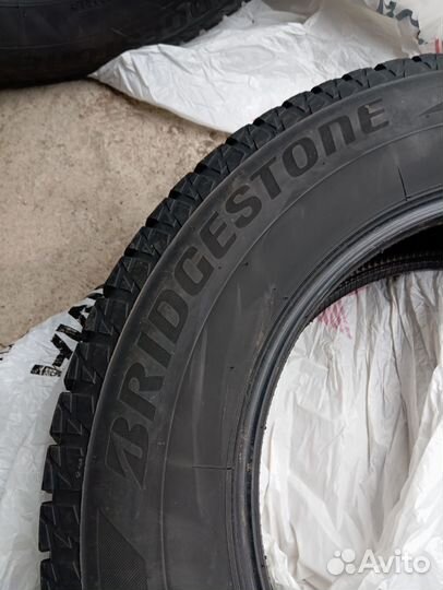 Bridgestone Blizzak Spike-02 SUV 235/65 R17