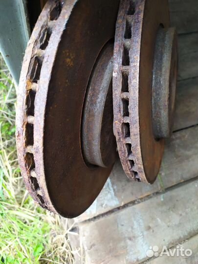 Передние тормозные диски Opel Zafira B 93197592