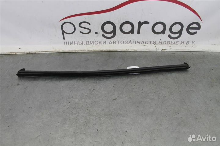 Уплотнитель стекла двери передней левой Ford Fies