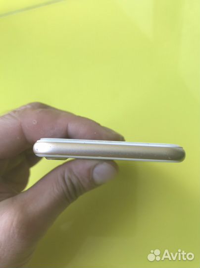 Телефон iPhone 7