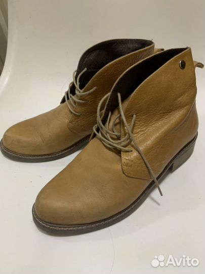 Кожаные бежевые ботинки