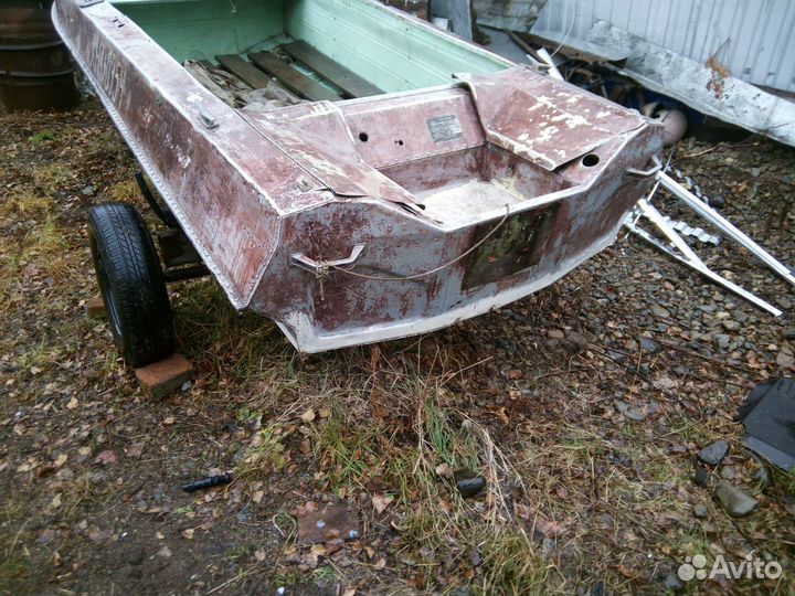 Лодка моторная