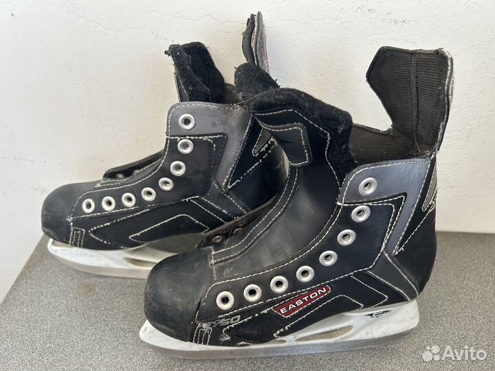 Коньки хоккейные