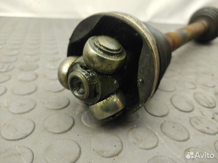 Привод левый Renault Megane BM F4R 770 2.0 2009