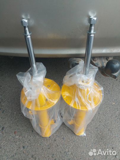 Передние стойки