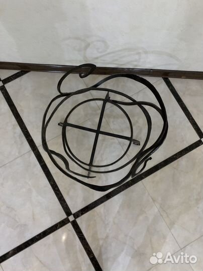 Подставка для цветов напольная металлическая