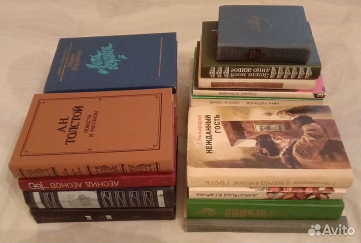 18 книг советских писателей за