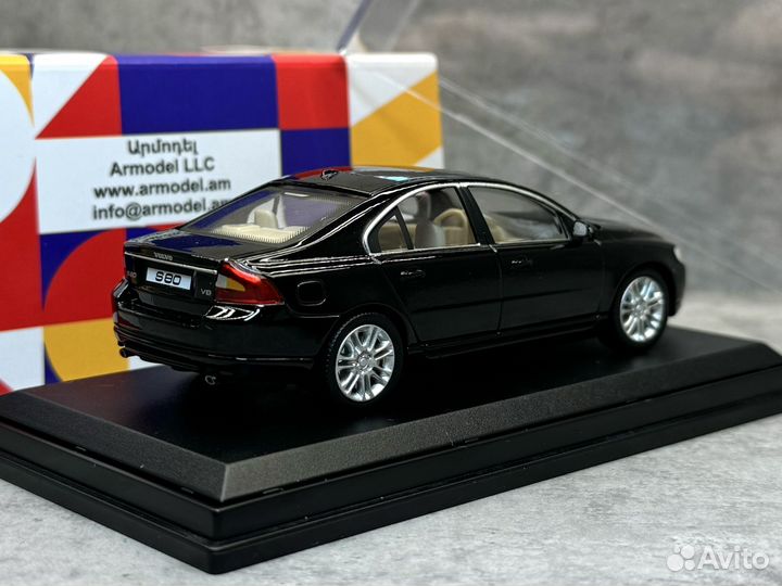 Модель автомобиля Volvo S80 2009 черная 1:43