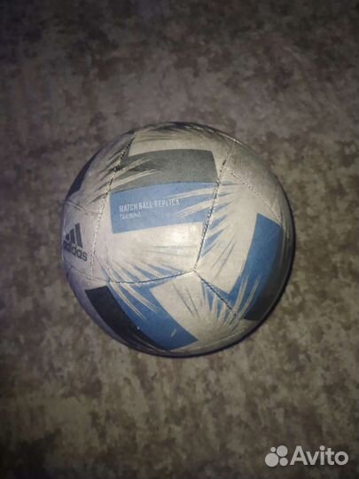 Футбольный мяч adidas tsybasa