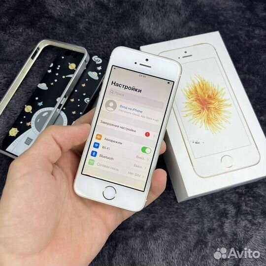 iPhone SE, 16 ГБ