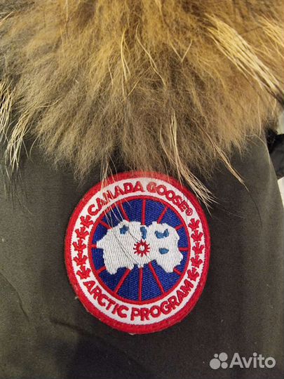 Парка с натуральным мехом canada goose размер М