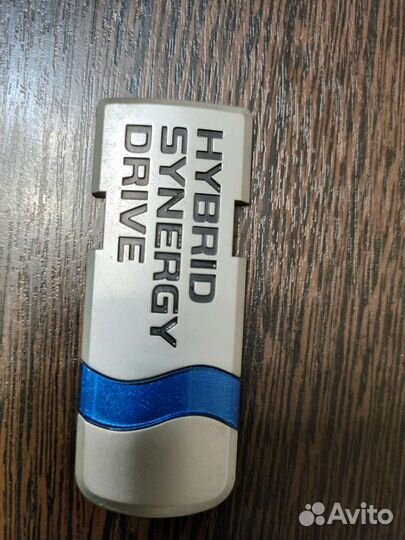 Эмблема двери багажника prius hybrid